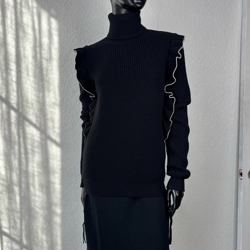 No. 21 Elegant Black Turtleneck Sweater with Ruffle Detail